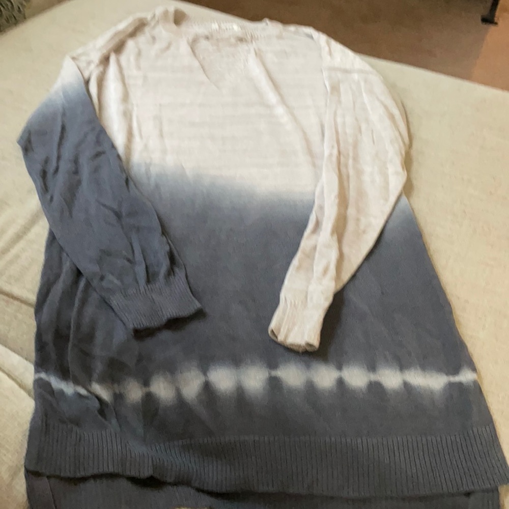 Boutique ombré destroyed V neck sweater